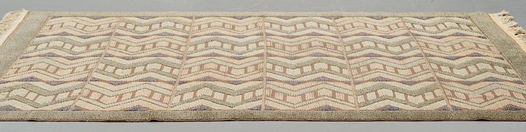 Matto, knotted pile in relief, ca 247,5 x 164-168 cm, signed Brita Grahn, Sweden first half of the 20th century.