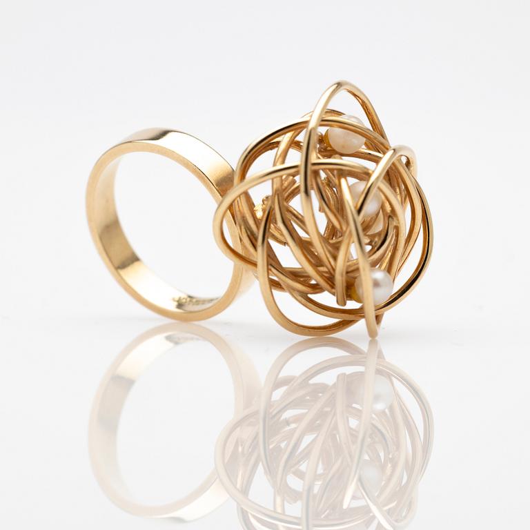Ring, 18K guld med pärlor.