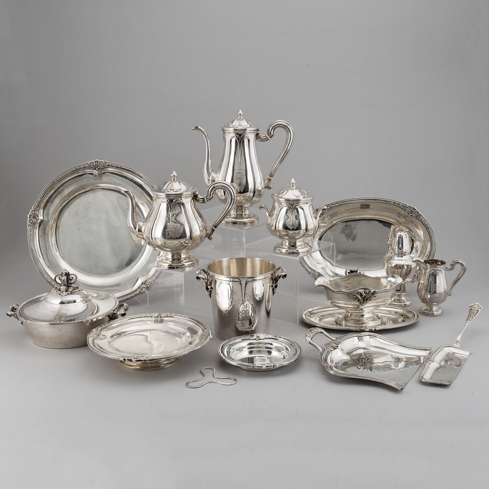 A French 20th century silver 950/1000 service, marked EC, Paris.