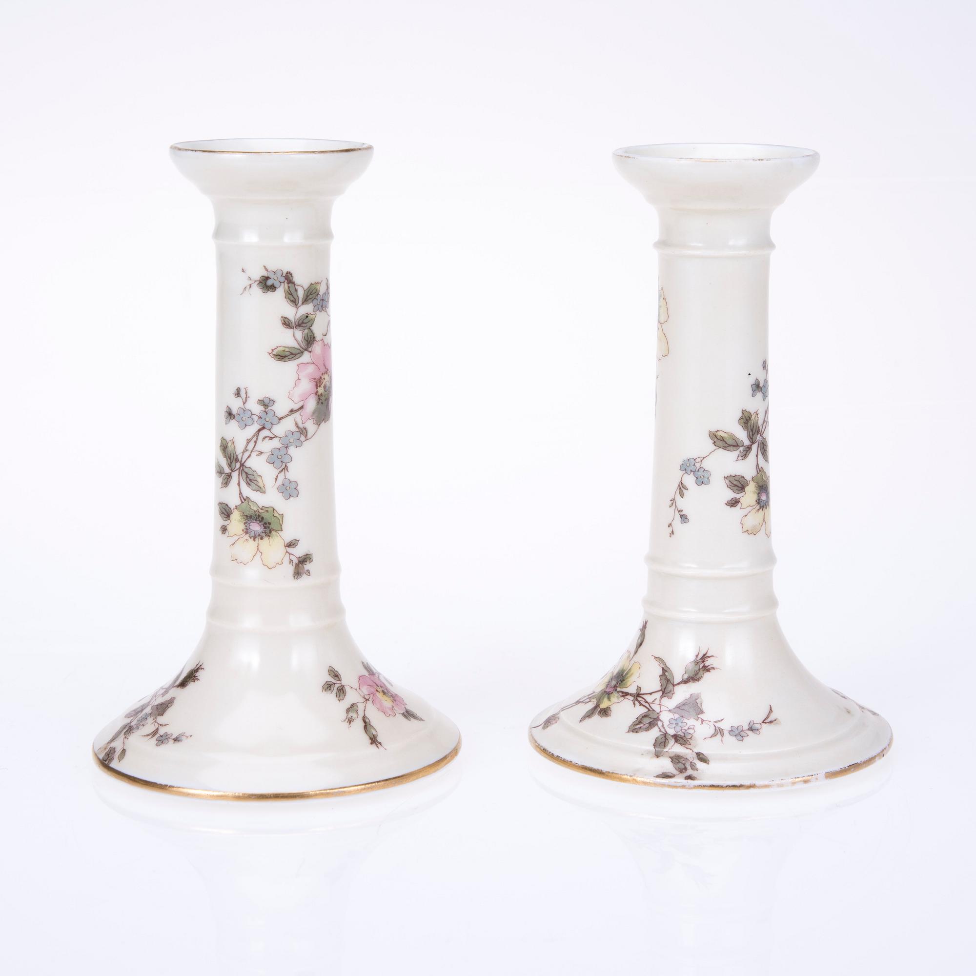 LJUSSTAKAR, ett par, porslin, Limoges, Frankrike 1900-tal.