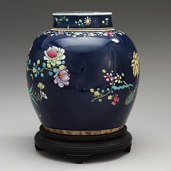A famille rose powder blue jar, Qing dynasty, Qianlong (1736-95).