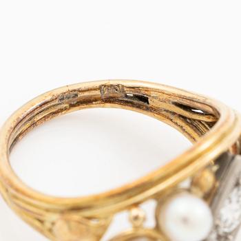 Ring 14K guld med gammalslipad diamant och pärlor.