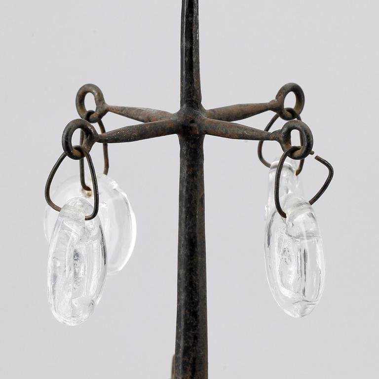 KANDELABER, ett par, gjutjärn samt glas, Erik Höglund, Kosta.