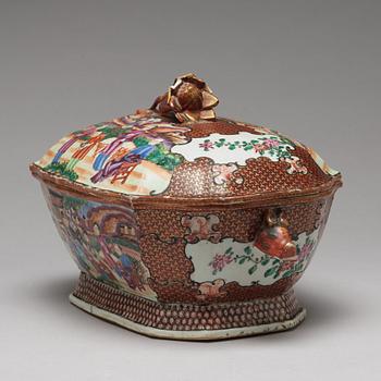 A famille rose tureen with cover and stand, Qing dynasty, Qianlong (1736-95).