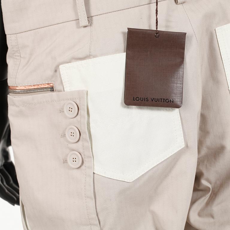 LOUIS VUITTON, tvådelad dräkt bestående av kavaj samt kjol.