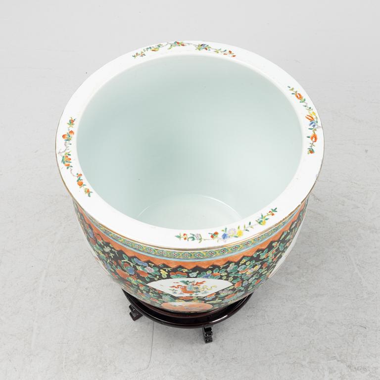 Fiskbassäng, porslin, Kina, sent 1900-tal.