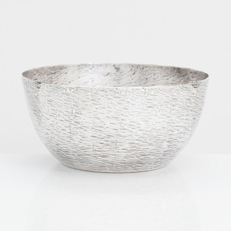 Tapio Wirkkala, sterling silver bowl TW 243, Kultakeskus, Hämeenlinn 1971.