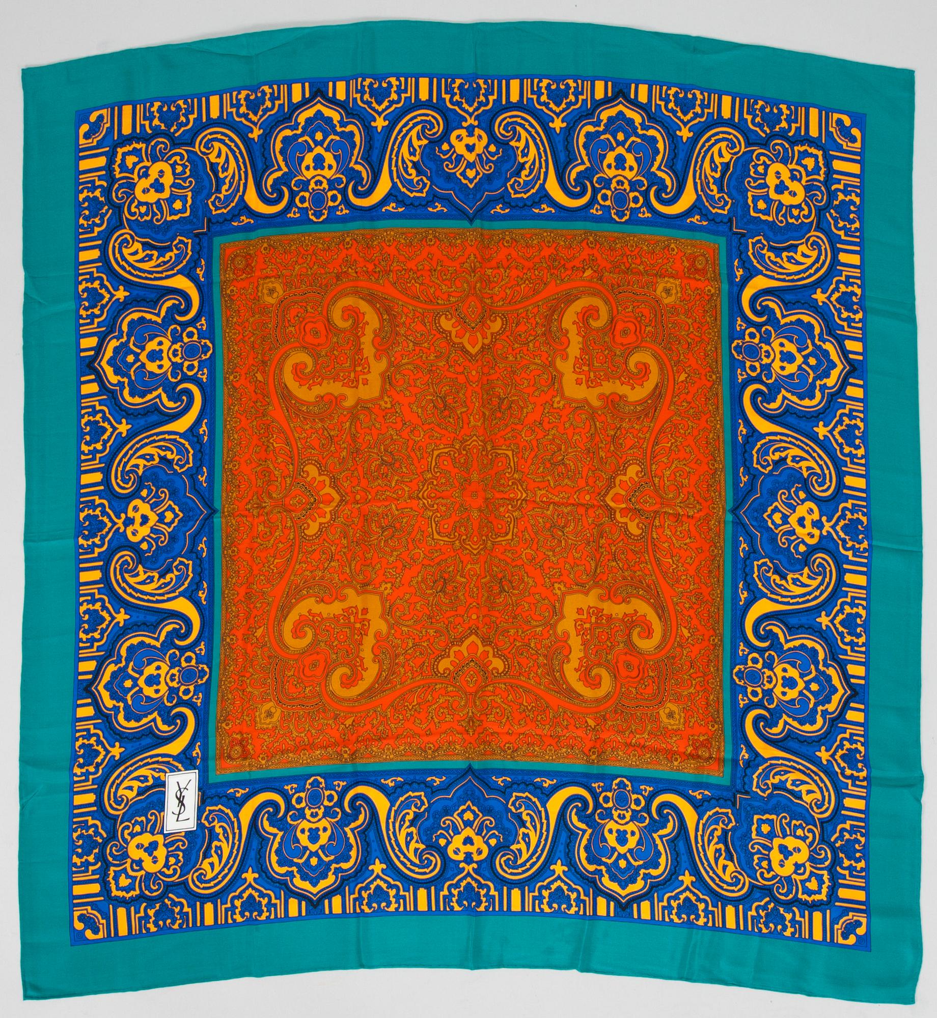SCARF, Yves Saint Laurent.