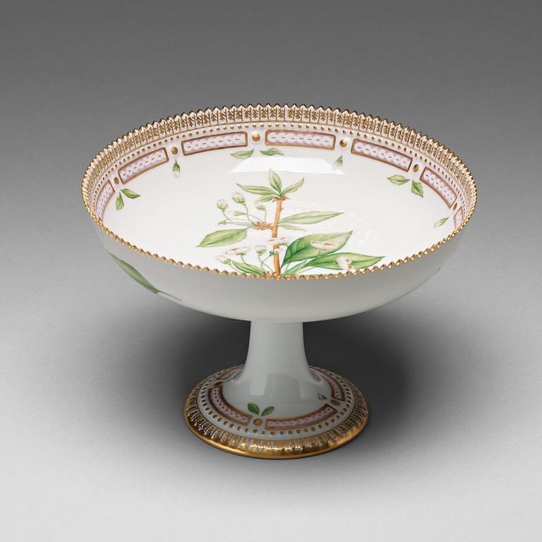 A Royal Copenhagen 'Flora Danica' cake stand, Denmark, 20th Century.