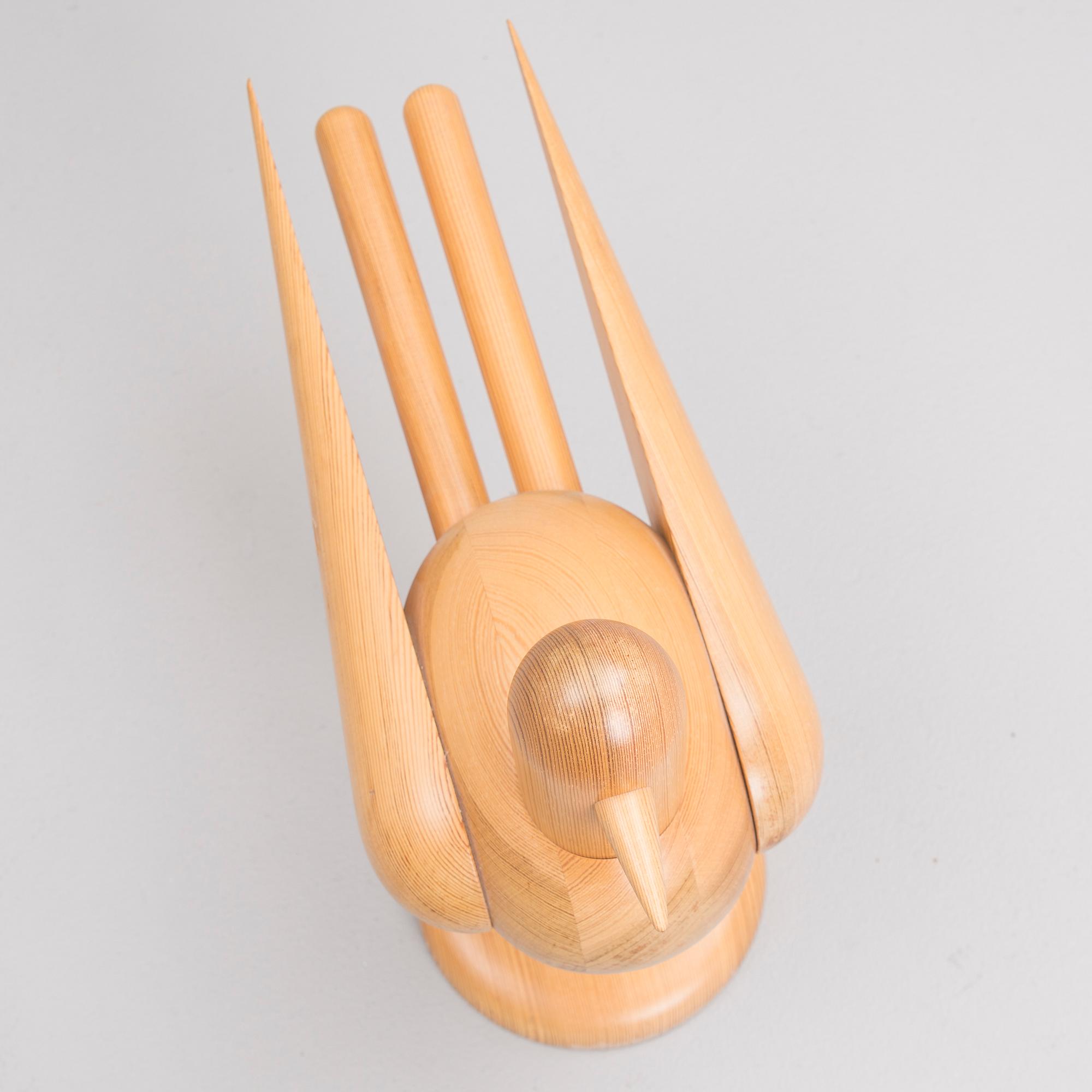 KAIJA AARIKKA, träskulptur, lackerad furu, 1970-tal.