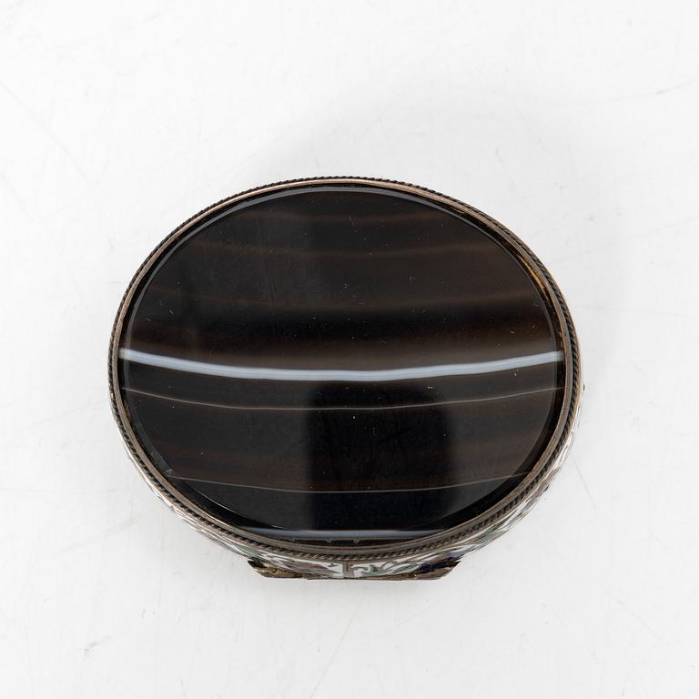 A cloisonné and agate box, first half of the 20th century.