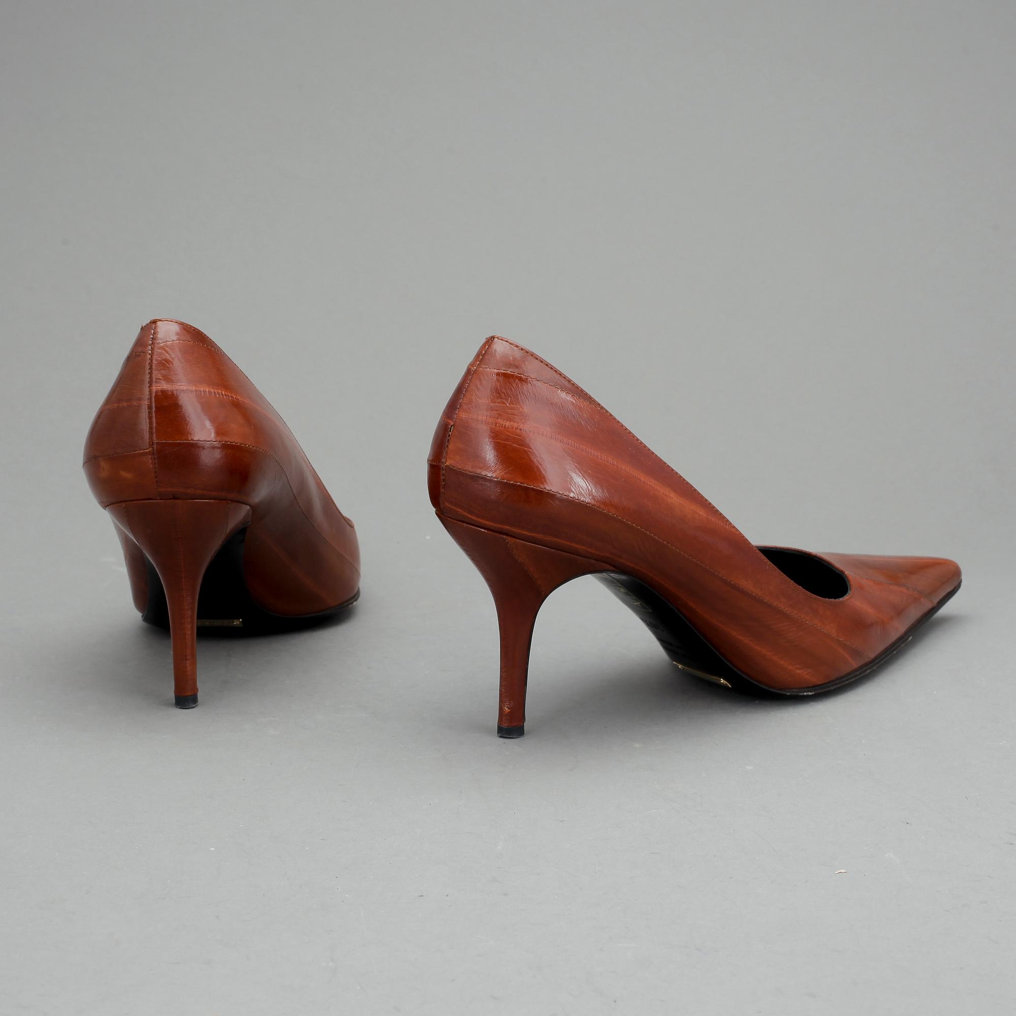 SKOR, ett par pumps, Dolce & Gabbana.