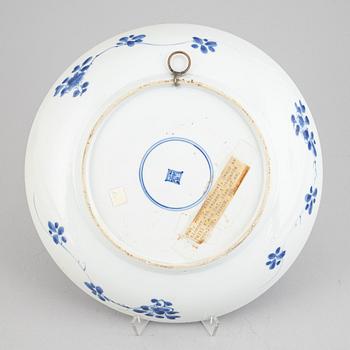 A Chinese blue and white porcelain dish, Qing dynasty, Kangxi (1662-1722).