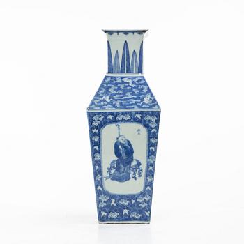 Vas, porslin, Kina, 1800-tal.