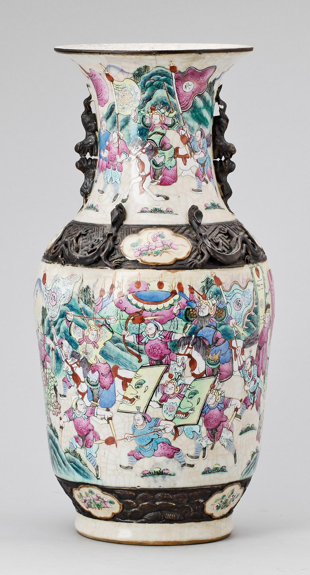 VAS, porslin, Kina 1800/1900-tal.