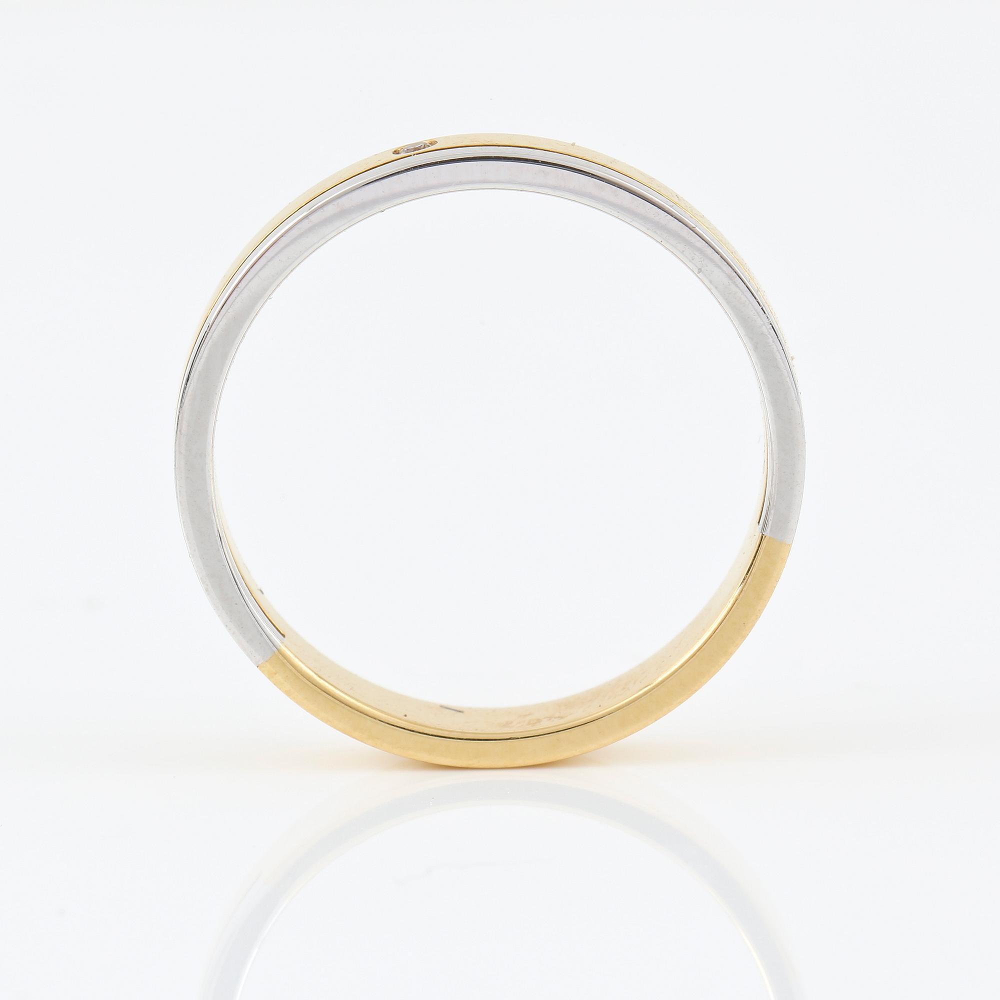 RING, Bliss, Italien, 18K guld/vitguld, två sammansatta band med diamant ca  0.02ct.