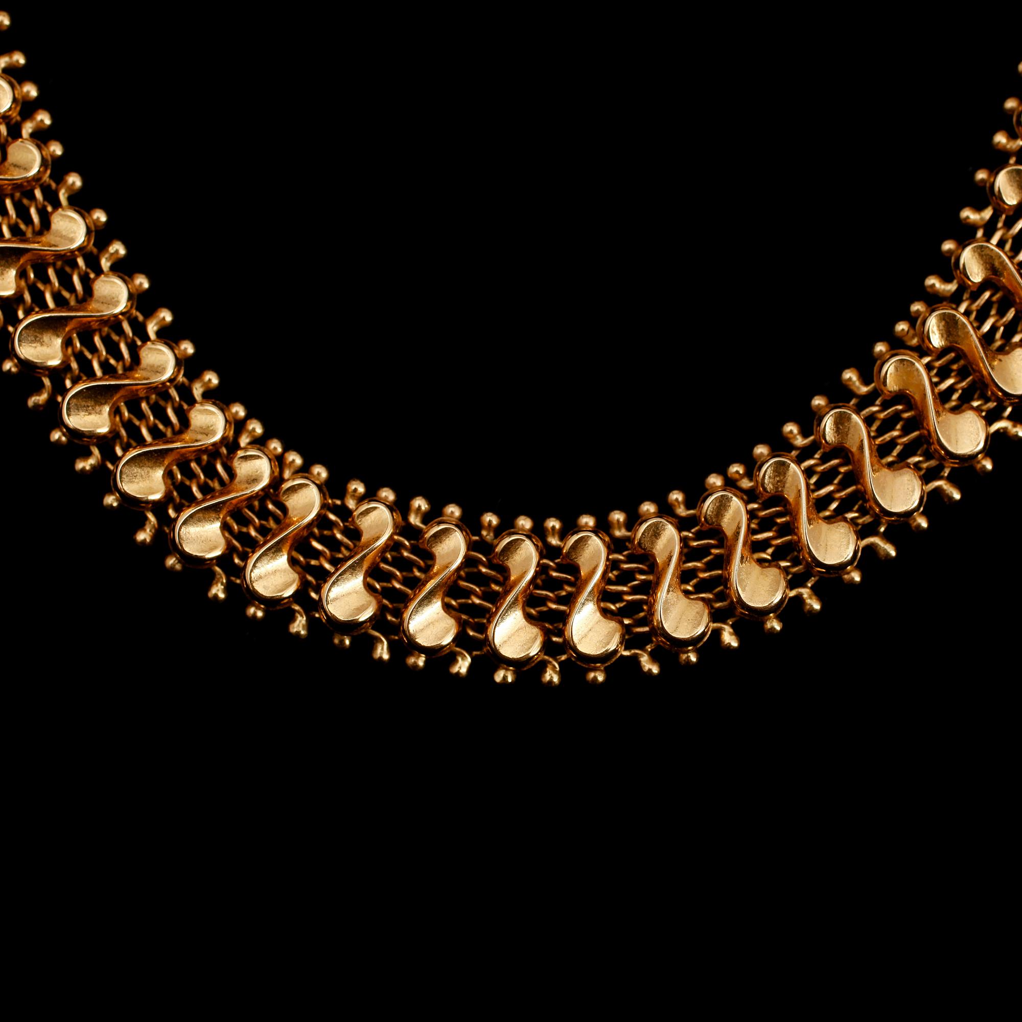COLLIER, 18 k guld. Vikt ca 41 g.