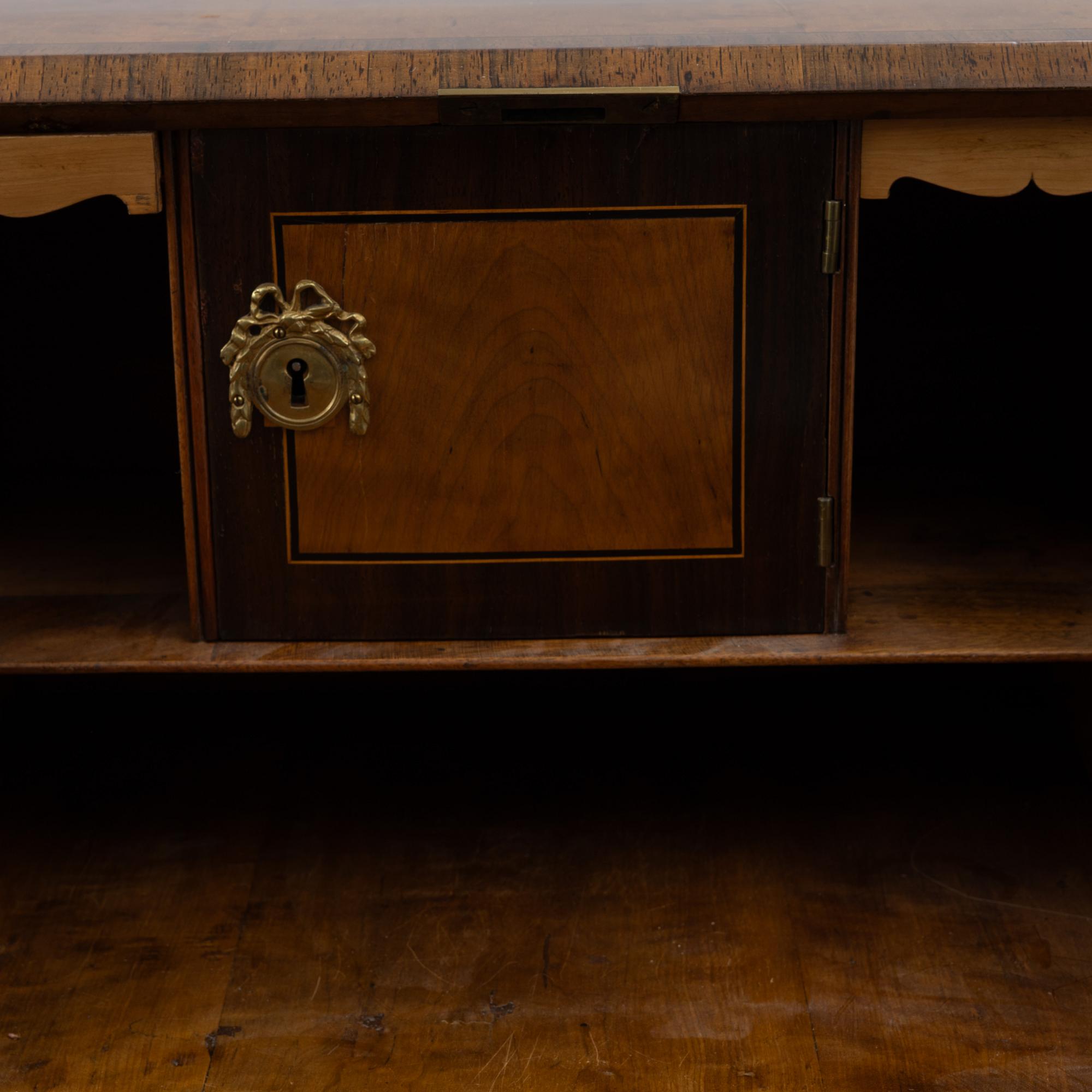 Sekretär, tillskriven Jonas Hultsten (mästare i Stockholm 1773-94), Gustaviansk.