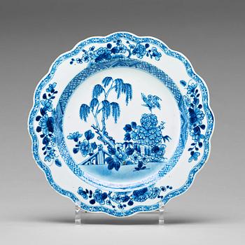 A set of 20 blue and white export porcelain dishes, Qing dynasty, Qianlong (1736-1795).