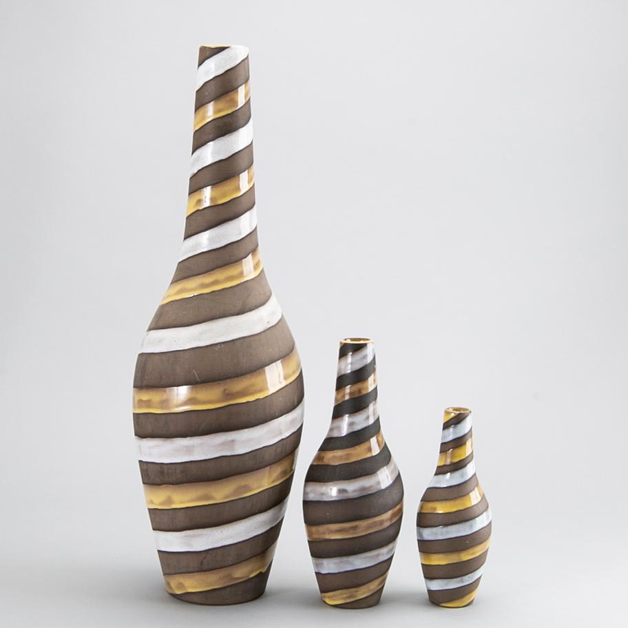 INGRID ATTERBERG, 3 st, vaser, "Spiral", Upsala Ekeby, 1900-talets andra hälft.