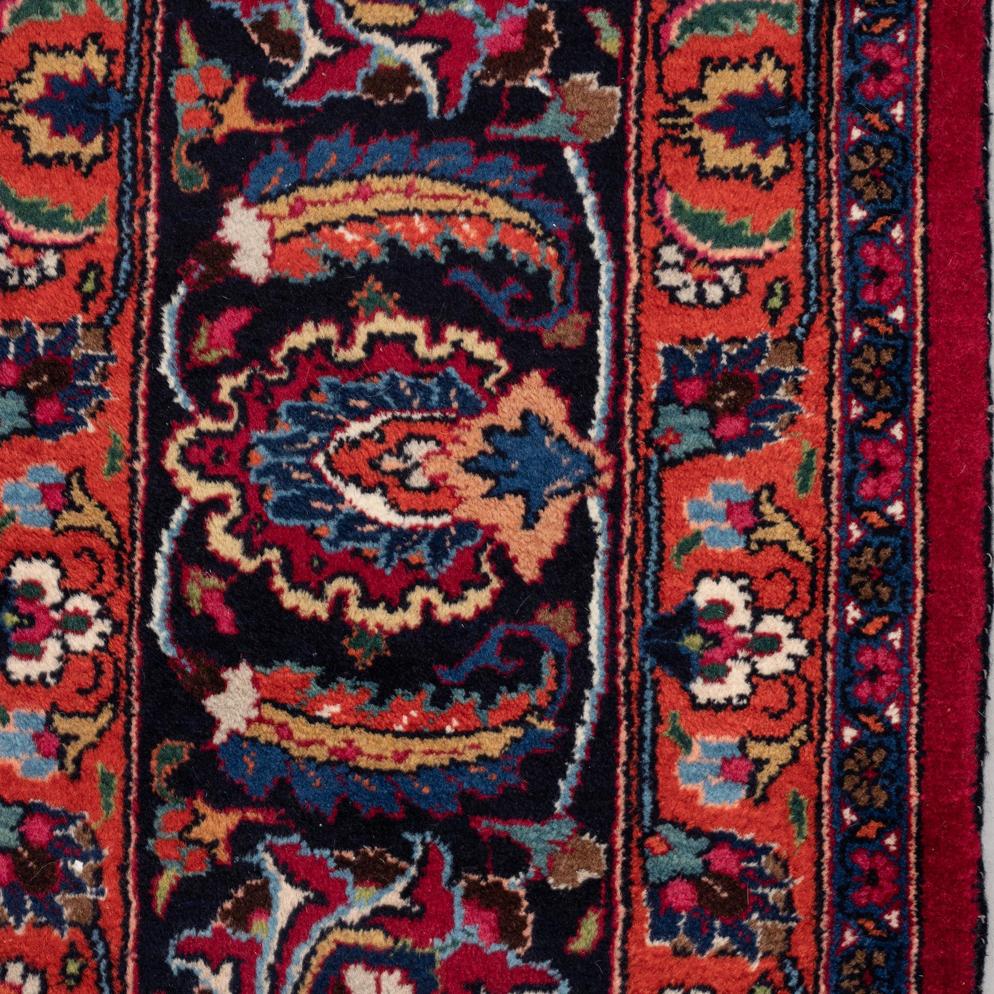 Matto, Old Mashad, ca 391 x 306 cm.