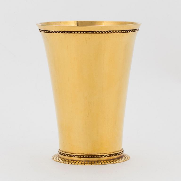 P GUNNAR TÄGT, a 23K gold vase, Stockholm, 1977.