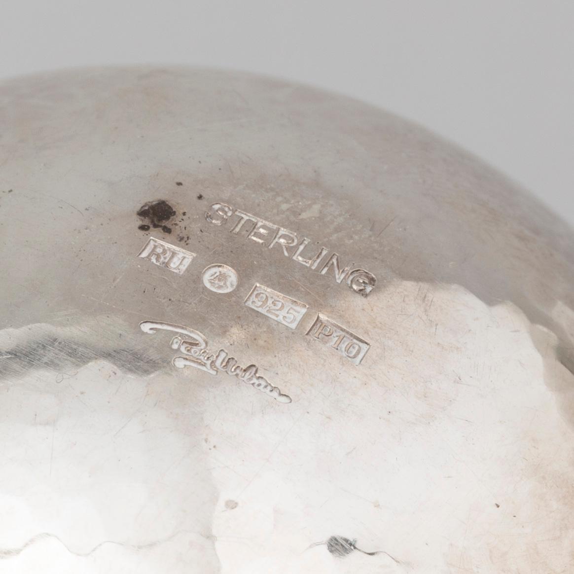 RAY URBAN, skål, sterlingsilver, daterad Stockholm 1989.