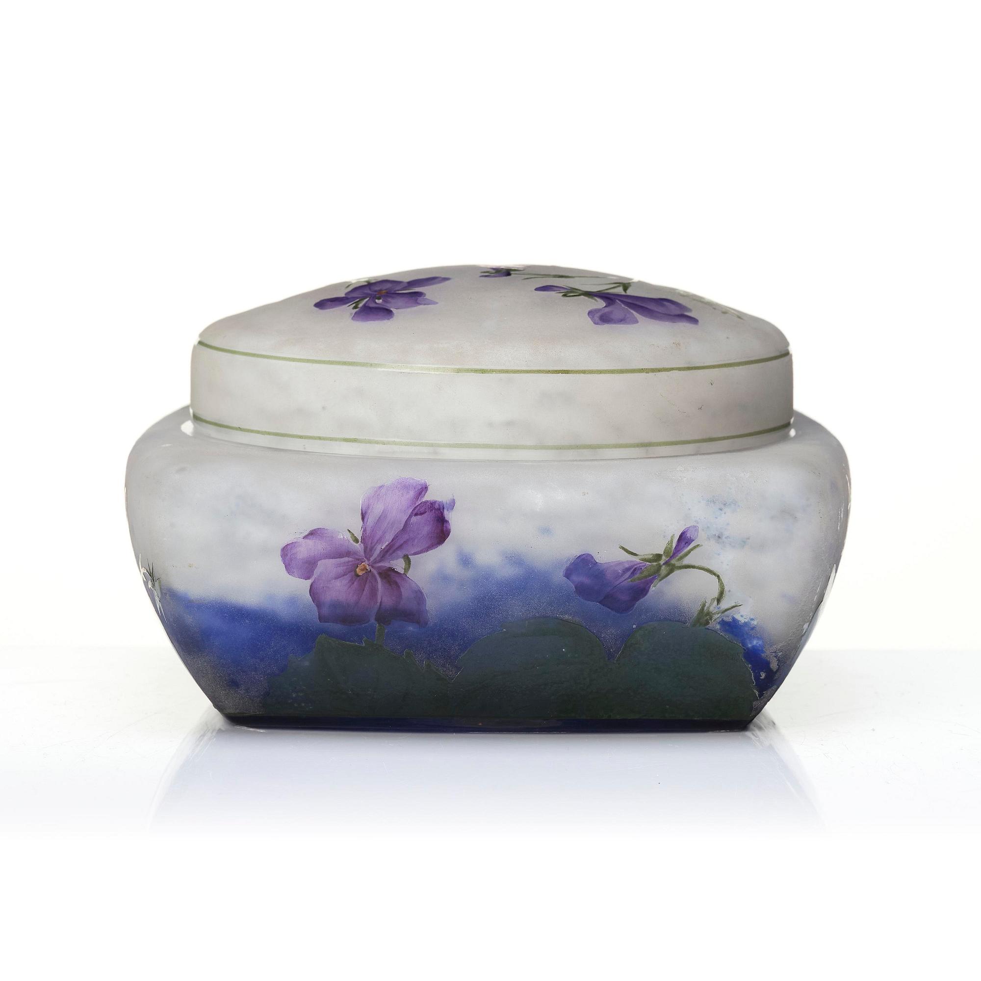 Daum Frères, an Art Nouveau cameo glass lidded bowl/bonbonnière, Nancy, France.