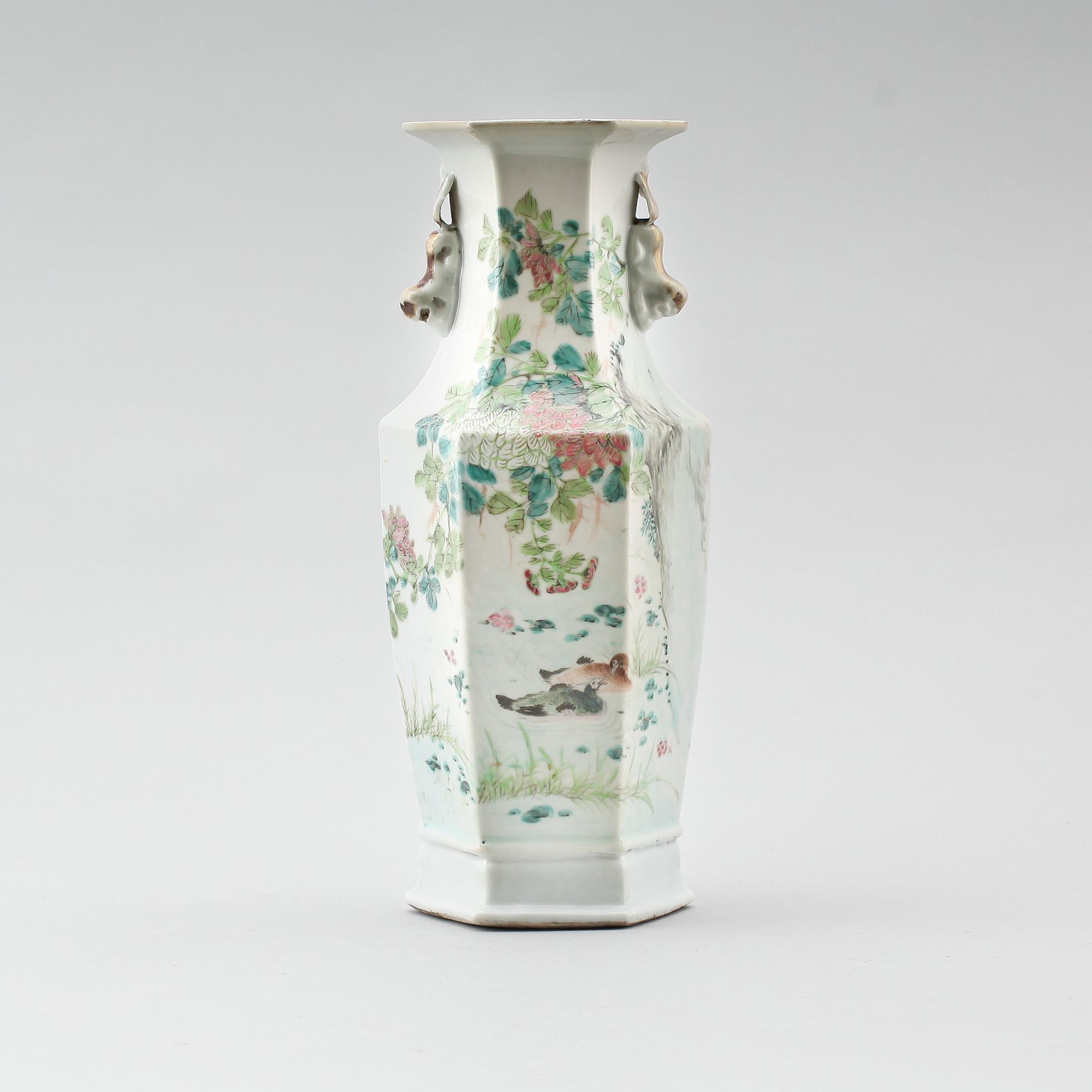 VAS, porslin, Kina, sannolikt 1800-tal.