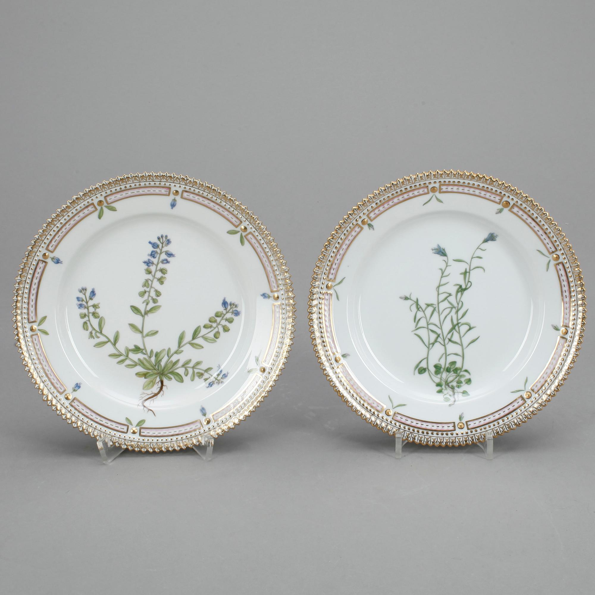 ASSIETTER, 4 stycken, porslin, modell "3573", "Flora Danica", Royal Copenhagen.