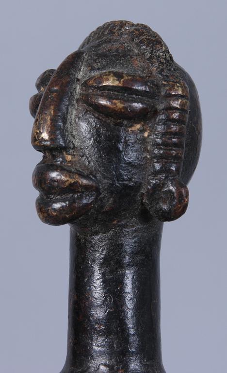 SLEV, metall, enligt uppgift från Benin.