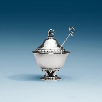 721. A Georg Jensen 830/1000 silver spice jar, Copenhagen 1918.