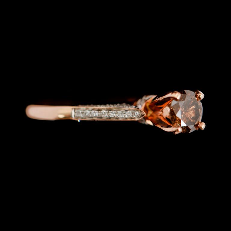 RING, 14 k roseguld, briljantslipade diamanter tot ca 0.95 ct.