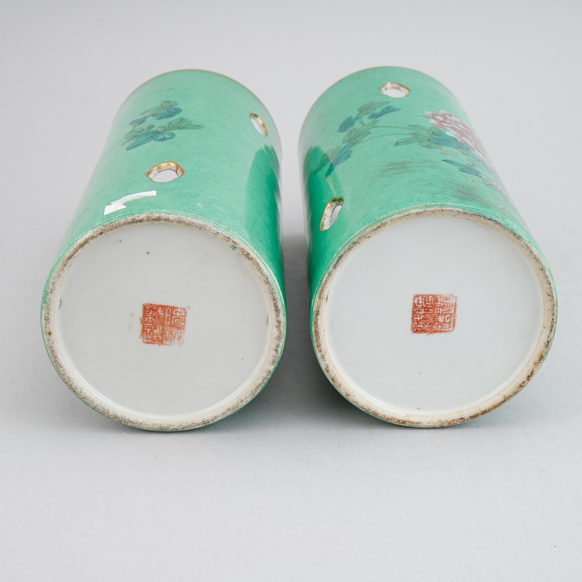 A pair of Chinese famille rose hat stands, 20th century.