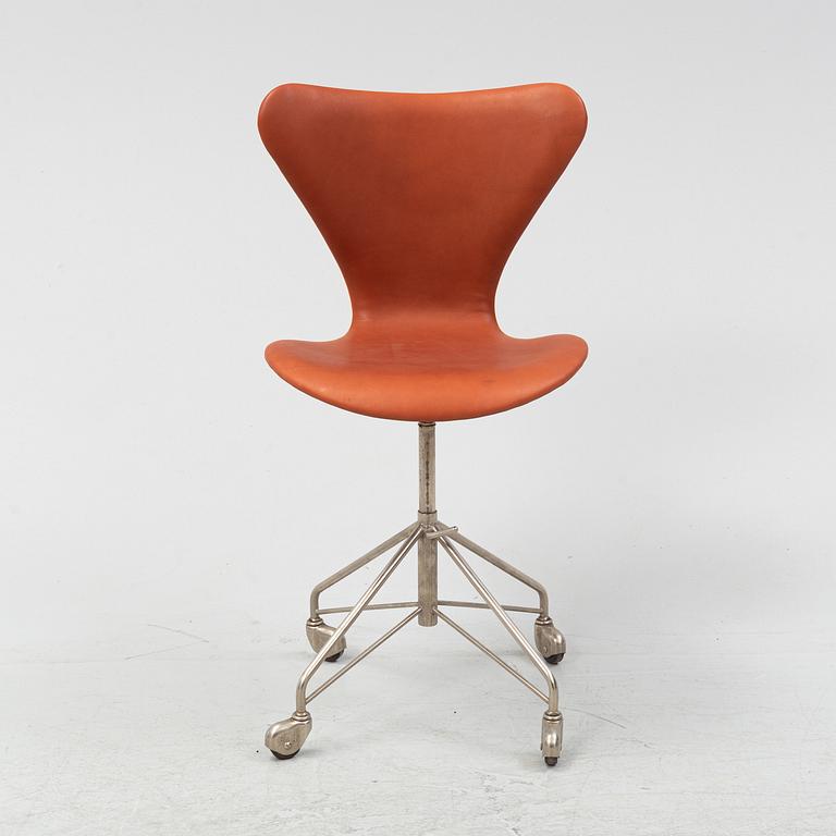 Arne Jacobsen, kontorsstol, "Sjuan", Fritz Hansen, Danmark, 1960-tal.