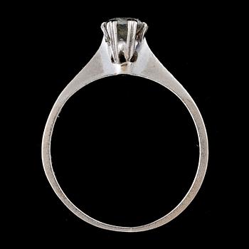 RING, 18k vitguld med briljantslipad diamant ca 0,38 ct. Vikt ca 2 g.