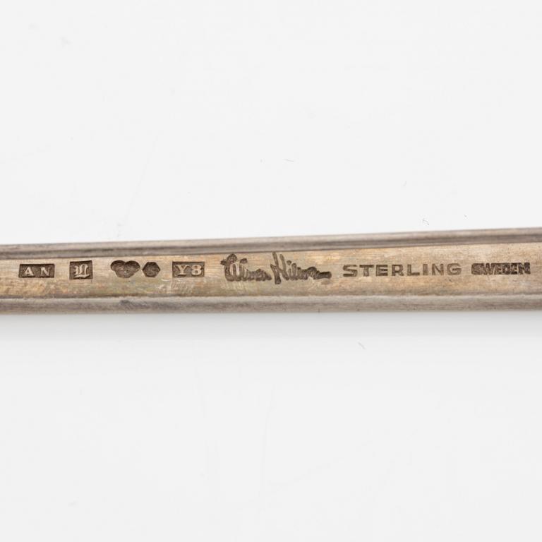 Wiwen Nilsson, brosch med monogramgravyr, sterlingsilver, Lund 1949.