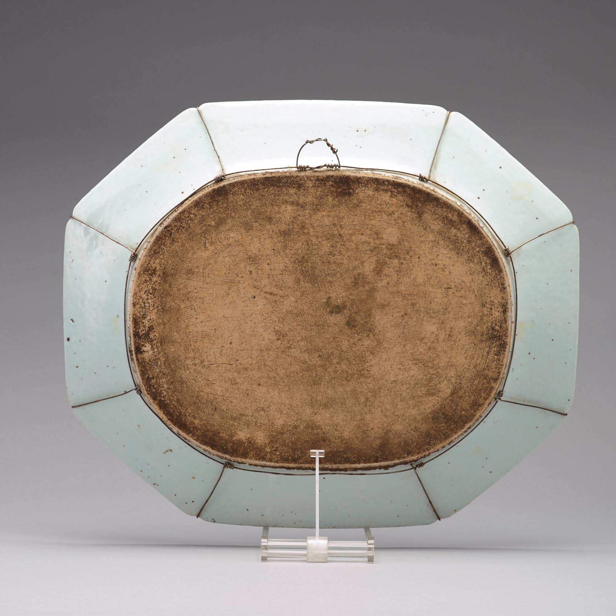 A blue and white serving dish, Qing dynasty, Qianlong (1736-95).