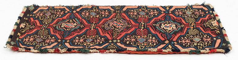 A carrige cushion, "Rosor i krans", tapestry weave, ca 95 x 48 cm, Scania, 1775-1800.