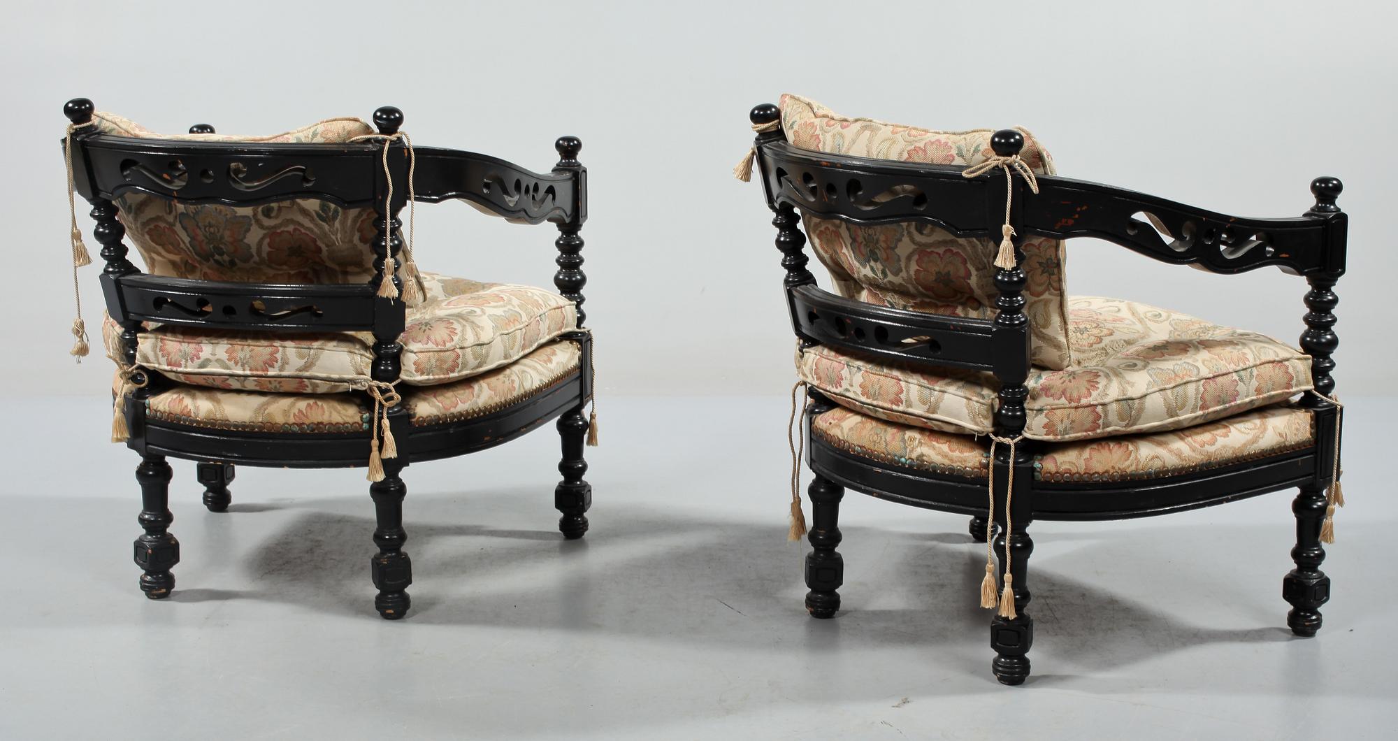 FÅTÖLJER, ett par, nyrenässansstil, 1900-talets första hälft.