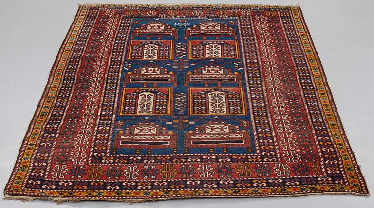 MATTA, antik Shirvan sannolikt, ca 177 x 138,5 cm.