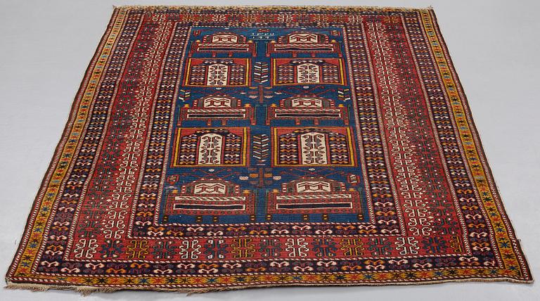 A RUG, antique Shirvan probably, ca 177 x 138,5 cm.