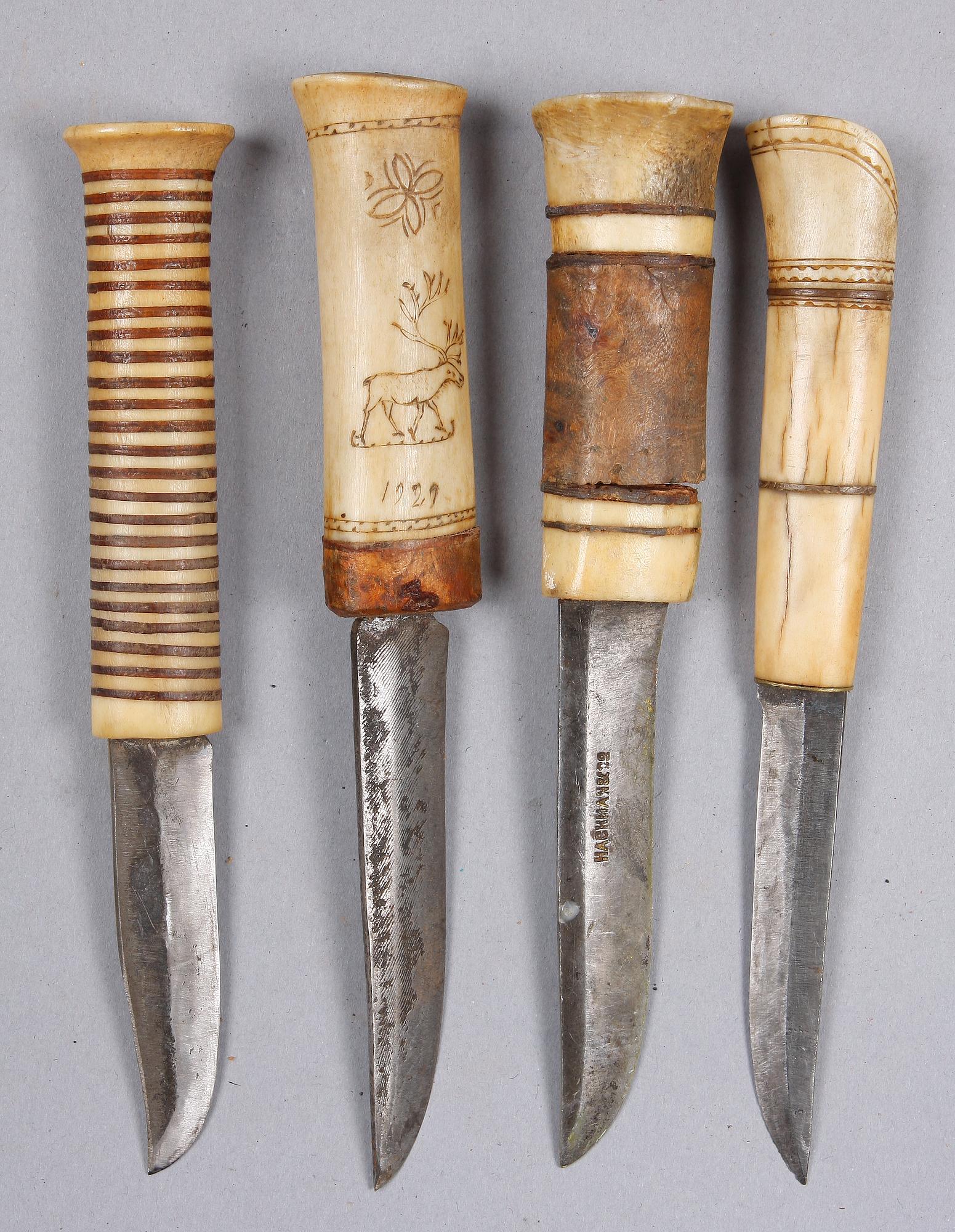 KNIVAR, 4 st, samiska, renhorn och läder, bl a dat 1924 samt 1929.