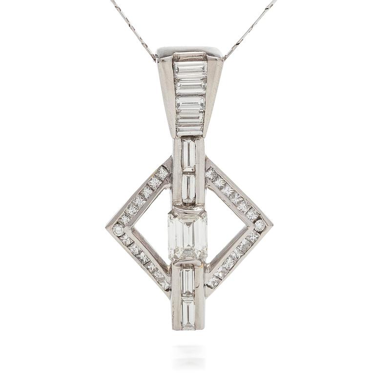Hänge, platina samt smaragd-, prinses,-baguette- och briljantslipade diamanter med kedja i 14K vitguld.
