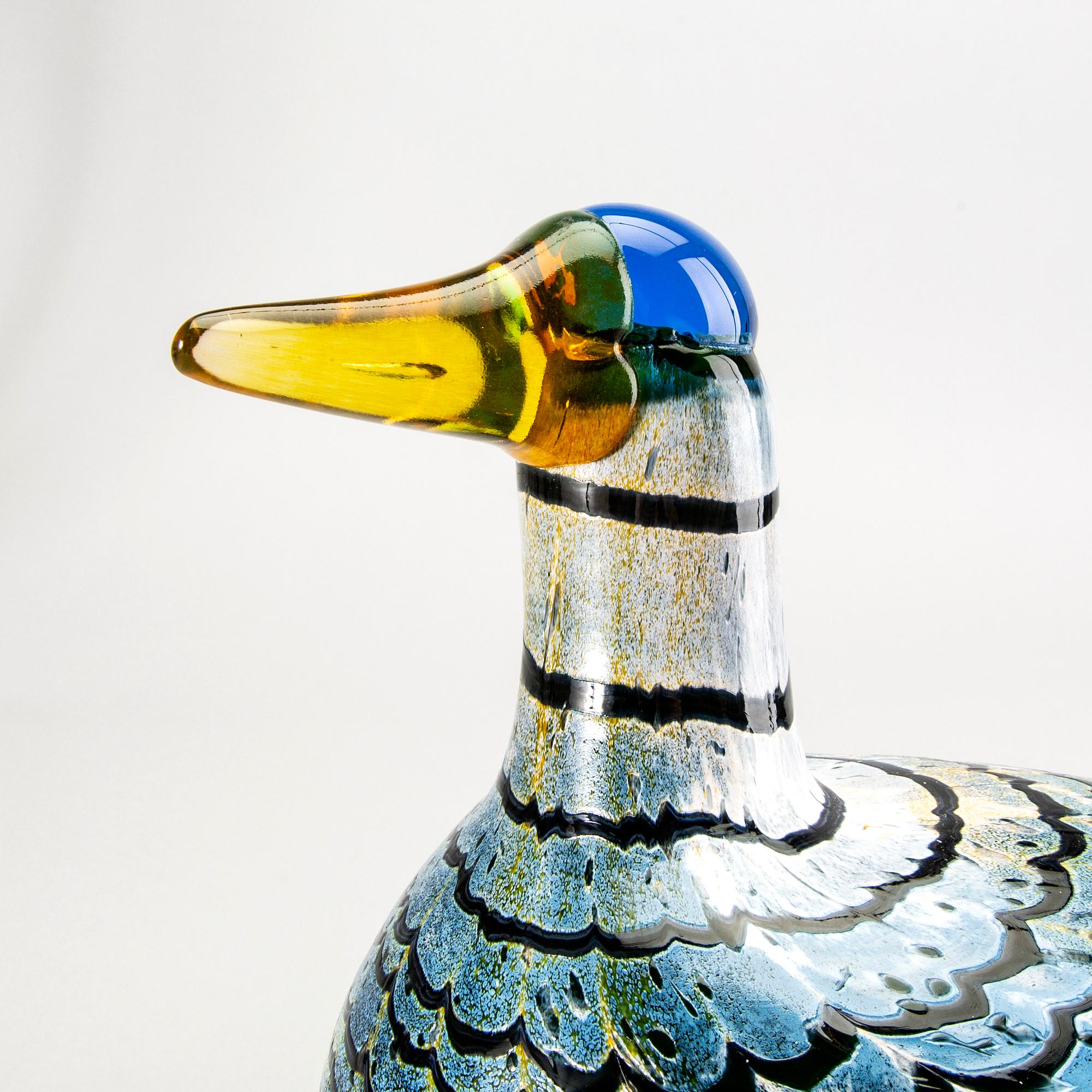 Oiva Toikka,  glass sculpture signed and numbered 852/2000 Nuutajärvi Finland.