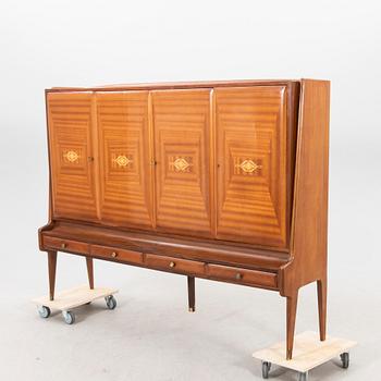 A 1950s Italien mahogany cabinet.