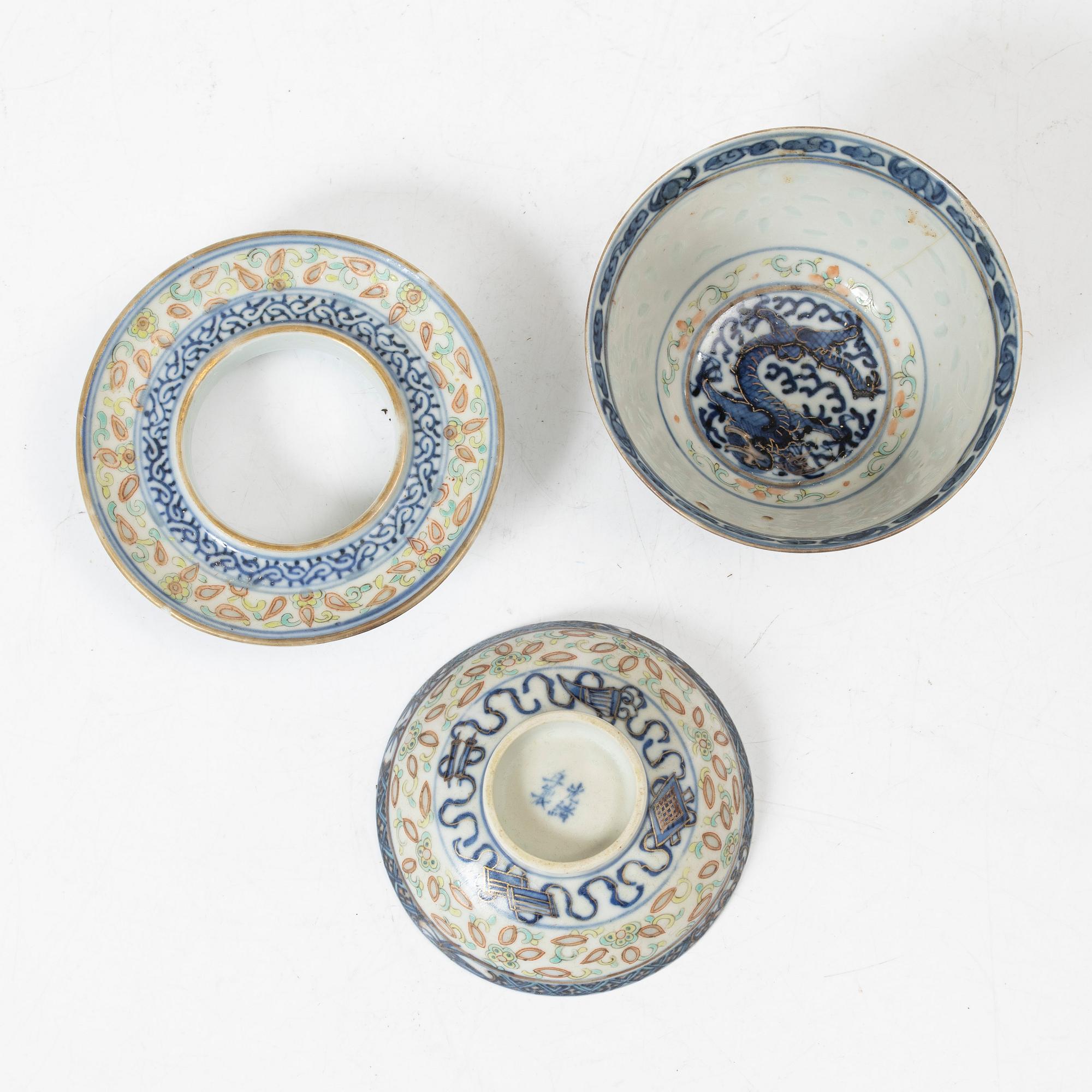 A group lot of Chinese porcelain, late Qing dynasty/early 20th century.