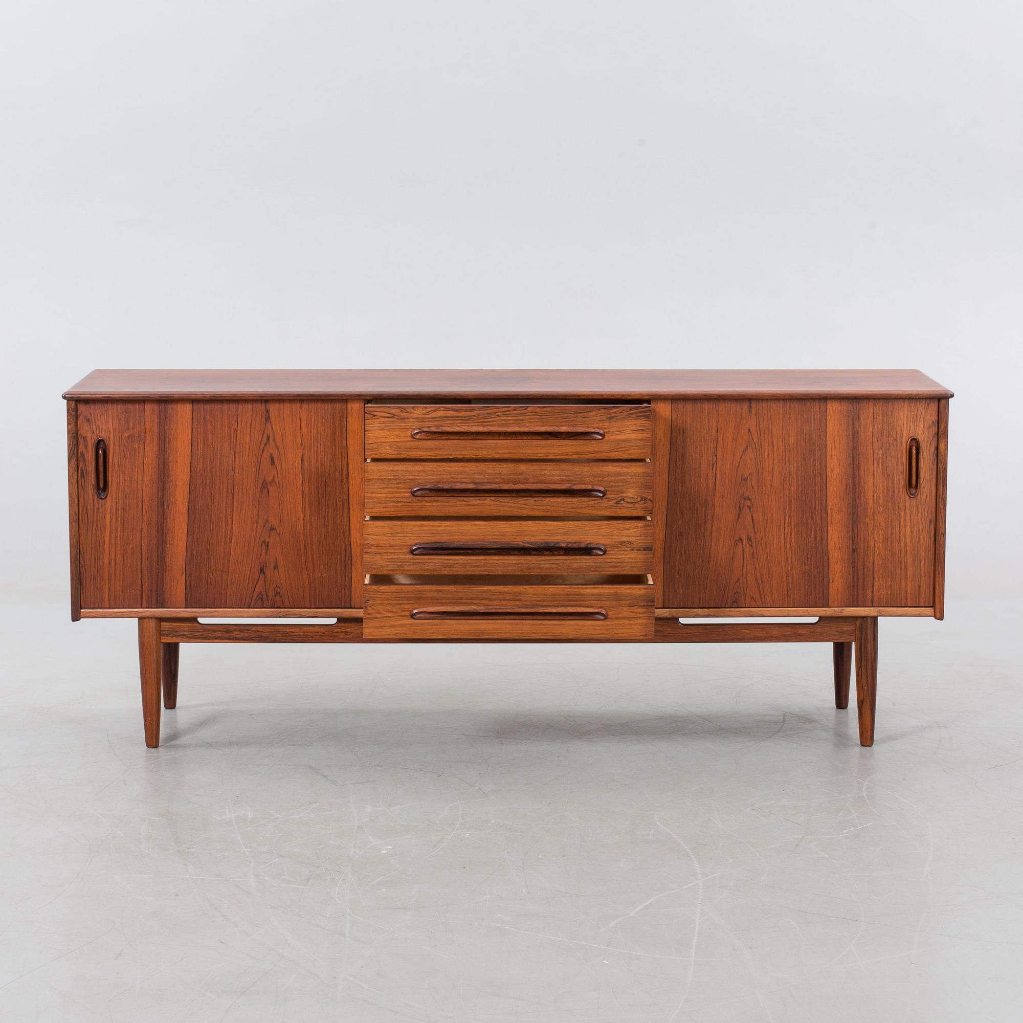 SIDEBOARD, "Cortina", Nils Jonsson, Troeds Möbelfabrik, Bjärnum, 1900-talets tredje kvartal. -Cites-intyg.