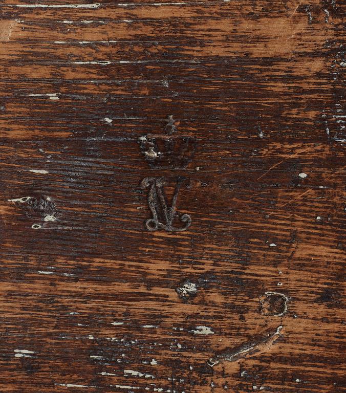 A Royal late Baroque mid 18th century commode with the monogram of Queen Lovisa Ulrika.