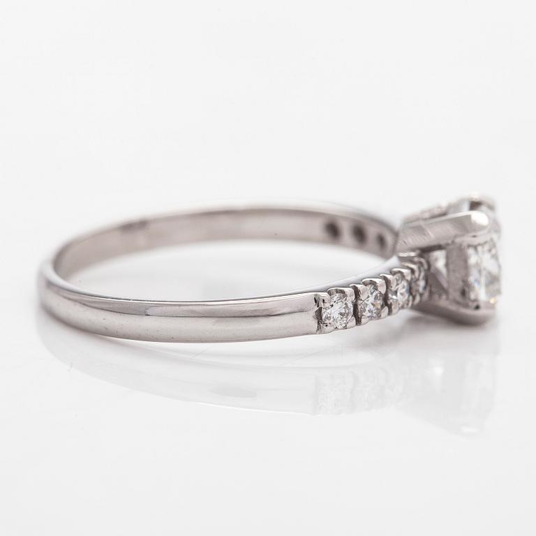 A 14K white gold ring with a cushion-cut modified diamond and brilliant-cut diamonds.